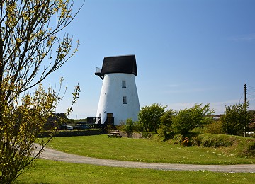 Melyn y Bont from road