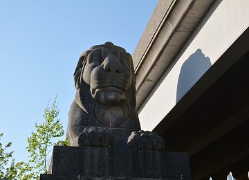 One of the four Britannia bridge lions