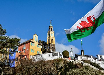 Welsh flag flying at Portmeirion village